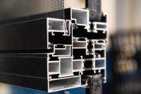 浪眼识货丨风声雨声雷声声声入耳？三禾门窗说DUCK不必