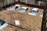 华府板材：雨季来临，你家的衣柜还好吗？