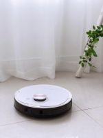 国庆新婚小两口，为谁做家务闹矛盾？买扫地机器人解决！