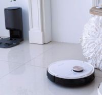 国庆新婚小两口，为谁做家务闹矛盾？买扫地机器人解决！