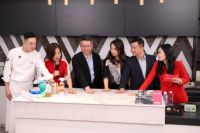 2小时200+万观众！岩板X美食跨界出圈！这对岩食CP为何这么燃？