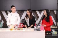 2小时200+万观众！岩板X美食跨界出圈！这对岩食CP为何这么燃？