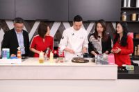 2小时200+万观众！岩板X美食跨界出圈！这对岩食CP为何这么燃？