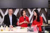 2小时200+万观众！岩板X美食跨界出圈！这对岩食CP为何这么燃？