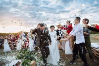 当伴娘手机都是放哪里的 伴娘当天能背包吗