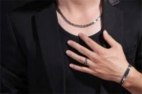 结婚男方的戒指谁买的 三金和对戒是一起的吗