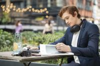 春节最怕亲戚过度关心？索尼WH-1000XM4降噪耳机让你免受其乱