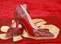 婚纱可以穿一双婚鞋吗 关于婚鞋都有哪些讲究