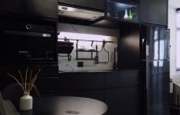 香港夫妻住进22㎡微型公寓，黑色主题设计，网友：这不压抑吗？