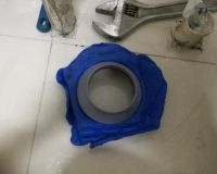 马桶一冲水底座就漏水是什么情况？