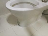 马桶一冲水底座就漏水是什么情况？