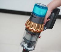 狗狗掉毛怎么办啊?戴森V15助你脱离被宠物掉毛支配的恐惧