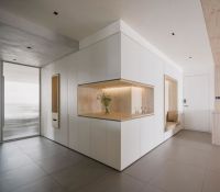 看腻了黑白灰搭配？纯白+原木的私宅设计，处处是温暖清新