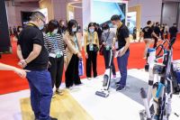 展台挤到爆！进博会BOBOT清洁家电为何如此火？