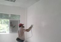 乳胶漆是滚涂还是喷涂好？师傅这样做多半是想坑你，让他赶紧走人