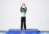 【爱漫时】谁知道逆转夺冠的天才滑雪少女，每天睡足10小时？网友惊呆了！