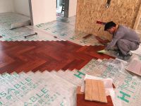 怎样买到品质好、性价比高的地板？