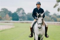 骑士服易脏难清洗？澳洲赛马教练选海尔“空气洗”