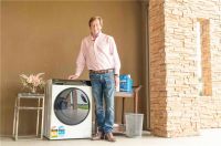 骑士服易脏难清洗？澳洲赛马教练选海尔“空气洗”