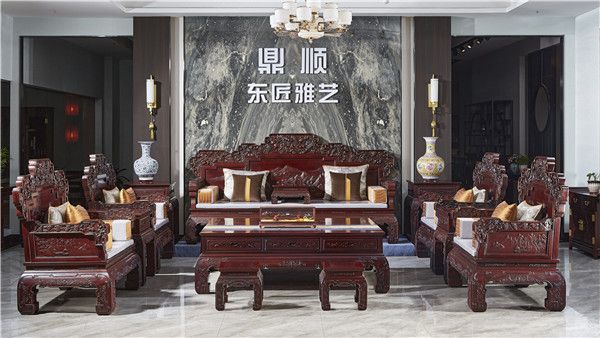 东阳红木家具厂家：红酸枝家具沙发，舒适又健康