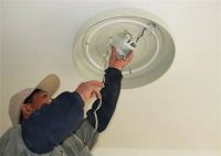 灯线分火线和零线吗