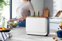 健康快捷如何兼顾？摩飞三代消毒刀架迎合年轻需求再升级