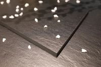 岩板界的“黑老大”：为什么黑色岩板必须选艾维士？