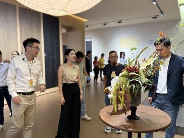 年轻人喜欢的虎豹木纹瓷砖,要找什么样的经销商?