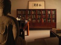 区氏家具与区氏传统木作陈列馆是什么关系？