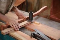 李忠信红木：红木为镜，照见人生历练的温度