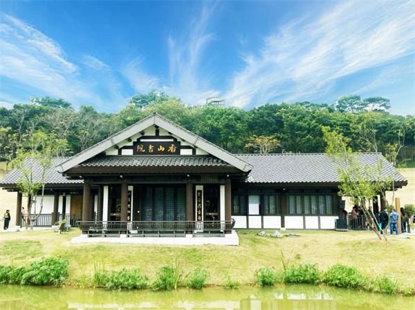 红古轩：2026，愿你爱“老己”，也爱被红木温柔包裹的生活