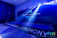 木宫匠亮相SHOP设计奖颁奖礼 凭“奶油泡芙沙发床”捧回铜奖奖杯